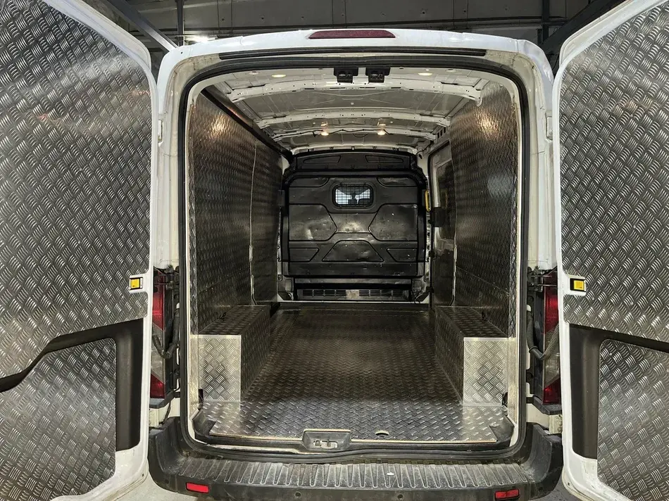 Ford Transit: Обшивка алюминием «Квинтет». Работа ФургонПро