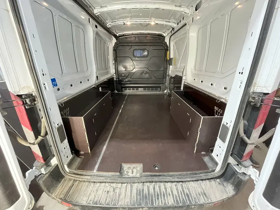 Ford Transit: Пол и защита колёсных арок. Работа ФургонПро